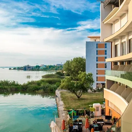 On Plonge Junior Mamaia