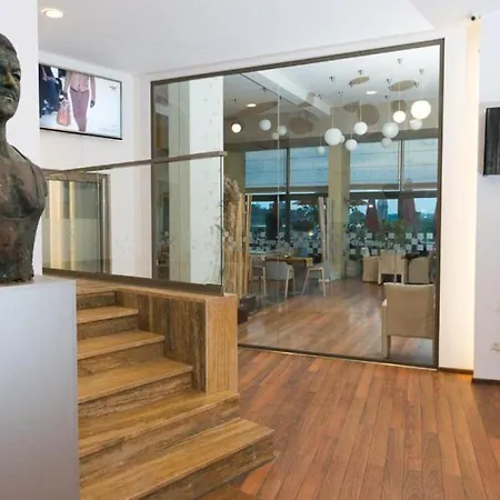 On Plonge Junior Hotel 4*