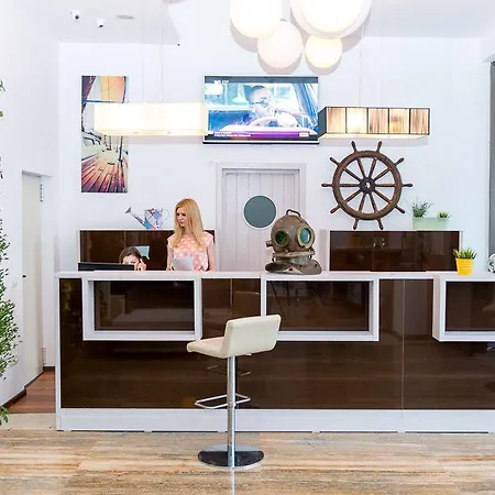 On Plonge Junior Hotel