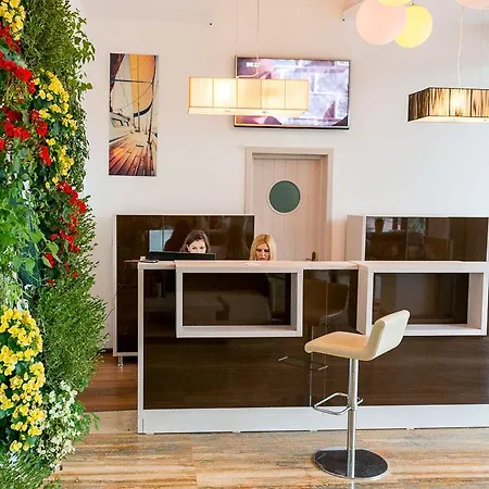 潜水少年酒店 酒店 4*